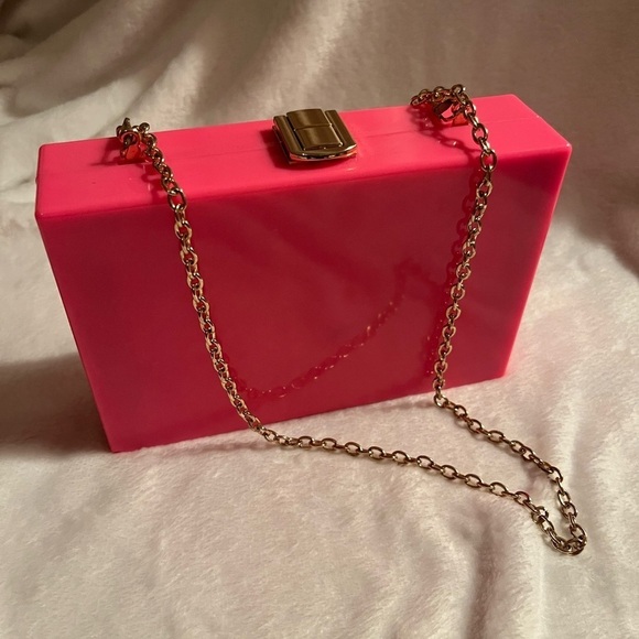 NWOT Vibrant pink hard plastic clutch with chain strap - Picture 4 of 7